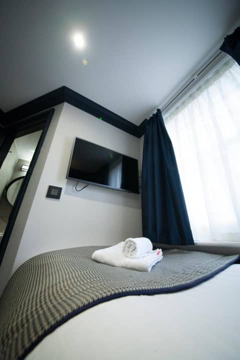 The House of Toby — hotel room