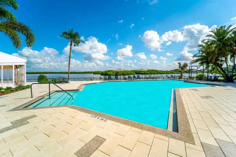 DoubleTree by Hilton Tampa Rocky Point Waterfront — photo 4
