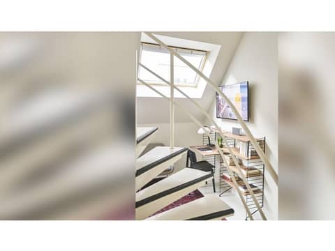 9Hotel Sablon — hotel room