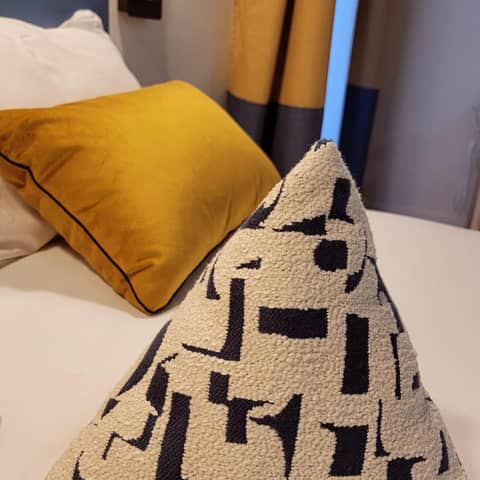 Hotelo Lyon Ainay — bedroom