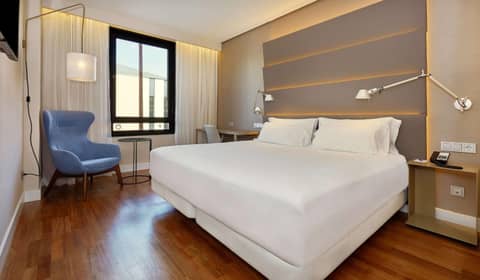 NH Sevilla Plaza de Armas — hotel room