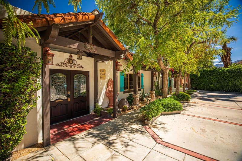Old Ranch Inn - Adults Only 21 & Up — building