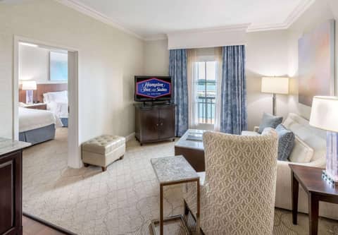 Hampton Inn & Suites South Park at Phillips Place — photo 3