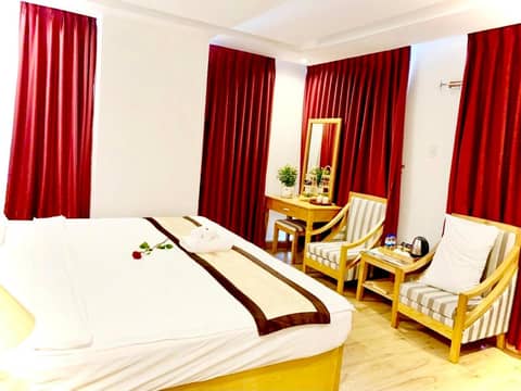 Nhat Linh Hotel & Suites Da Nang — hotel room
