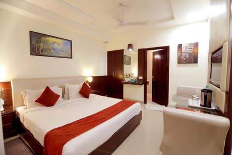 Taj Inn Hotel — hotel room