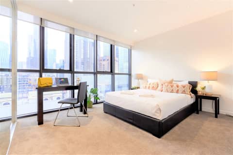 Arrow on Swanston — hotel room