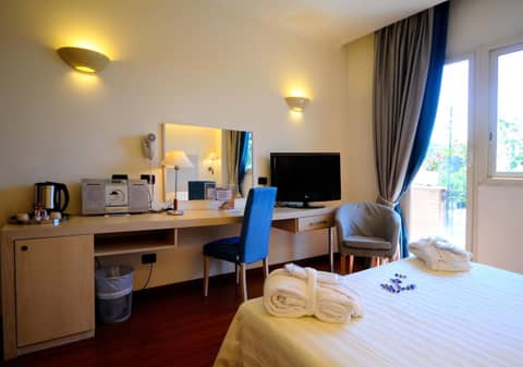 Best Western Plus Hotel Globus — hotel room