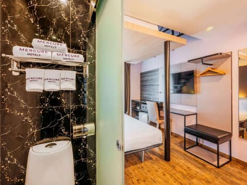 Mercure Singapore Tyrwhitt — bathroom