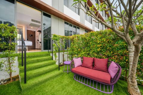 Mercure Singapore Tyrwhitt — balance & terrace