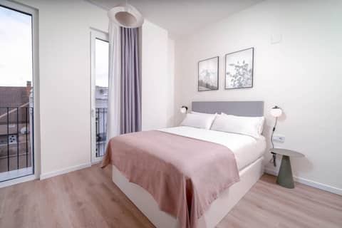 Limehome Valencia Carrer de Sant Jacint — hotel room
