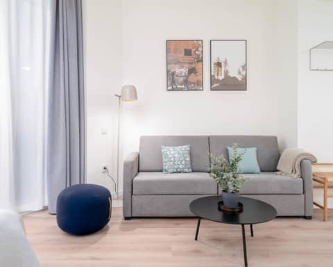 Limehome Valencia Carrer de Sant Jacint — hotel room