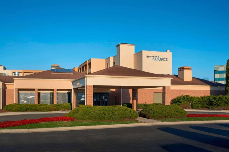 Sonesta Select Indianapolis Carmel — building