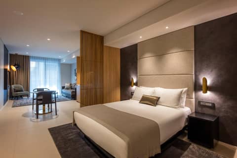 SKYE Suites Sydney — hotel room