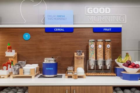 Holiday Inn Express Atlanta Airport-College Park by IHG — photo 4