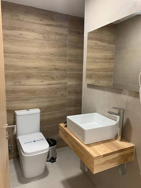 Ohasis Boutique Suites — bathroom