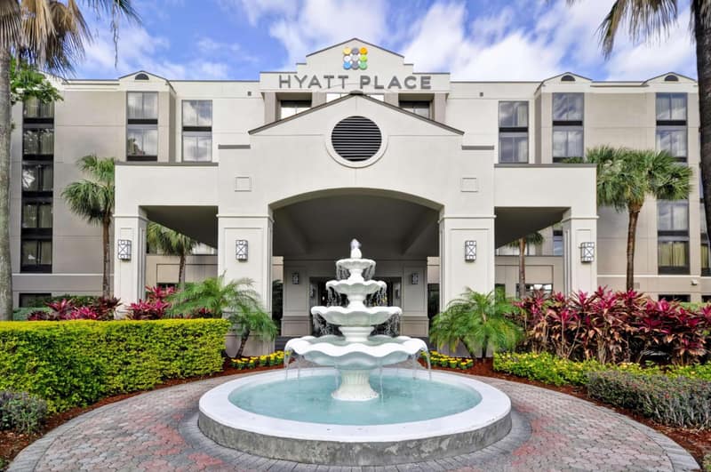 Hyatt Place Tampa Airport/Westshore — building