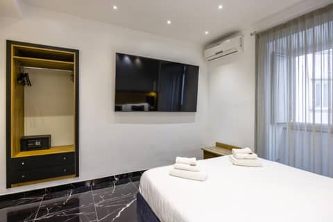 Hotel Bella Napoli — hotel room