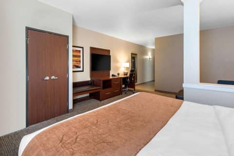 Comfort Suites Denver International Airport — hotel room