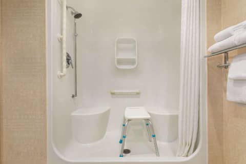 Grand Hotel & Conference Centre Calgary Airport, an Ascend Collection Hotel — photo 2
