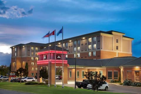 Grand Hotel & Conference Centre Calgary Airport, an Ascend Collection Hotel — photo 3