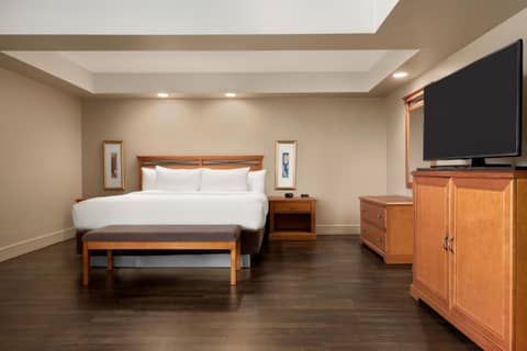 Grand Hotel & Conference Centre Calgary Airport, an Ascend Collection Hotel — photo 6