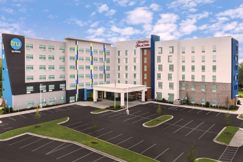 Hampton Inn & Suites Charlotte Airport Lake Pointe — building