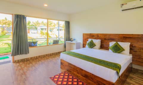 Treebo Lands End Beach Resort - 100m From Morjim Beach — hotel room