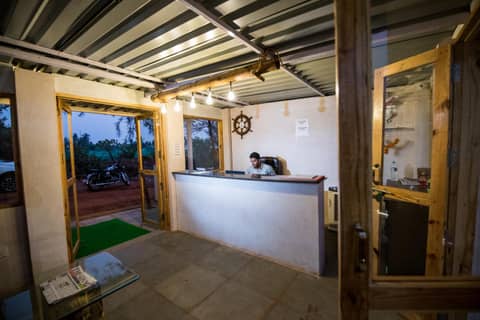 Treebo Lands End Beach Resort - 100m From Morjim Beach — recepcion & lobby