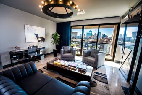 FOUNDRE Phoenix — hotel room