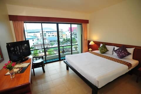 C & N Hotel Patong Phuket — hotel room