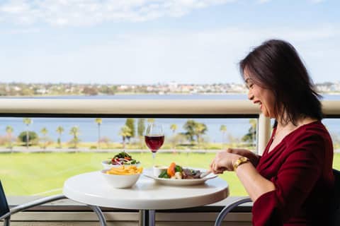 Crowne Plaza Perth by IHG — dining
