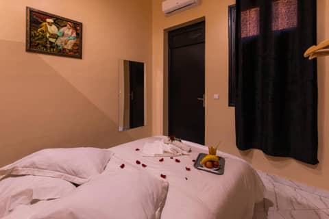 Hotel Toulousain — hotel room