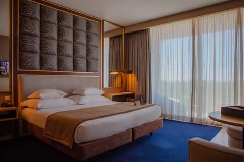 Wine & Books by the Sea, Algarve Resort — hotel room