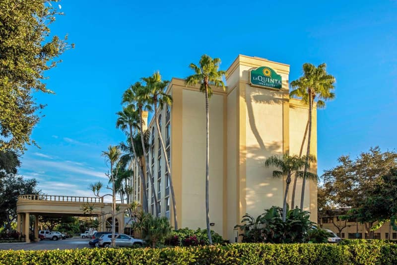 La Quinta by Wyndham West Palm Beach Airport — building