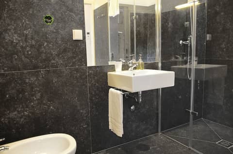 Condes de Azevedo Palace — bathroom