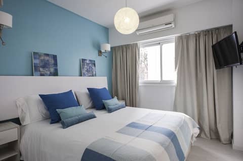 Soho Point Central — hotel room