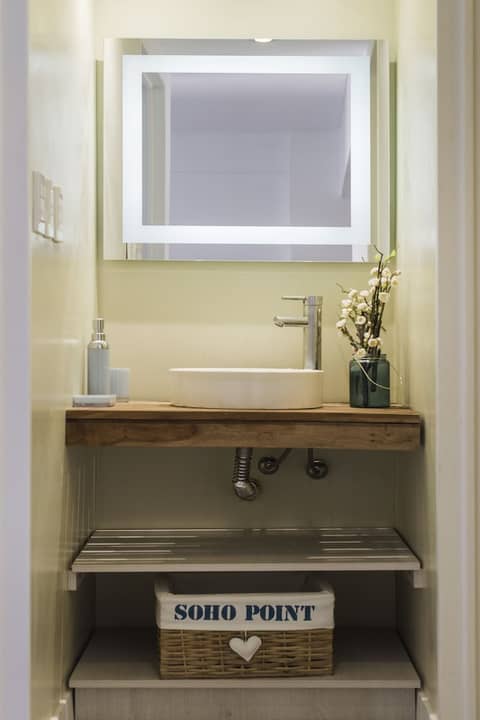 Soho Point Central — bathroom