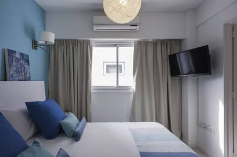 Soho Point Central — hotel room