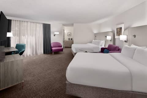 Crowne Plaza Atlanta Perimeter at Ravinia by IHG — hotel room