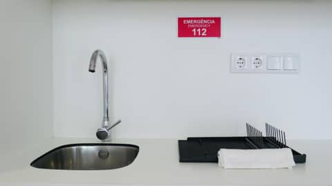 Porto Republica Ribeira — kitchen