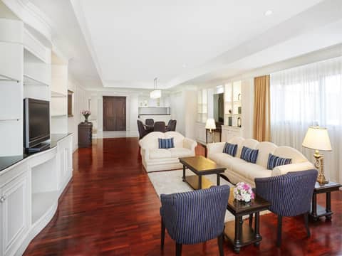 Centre Point Plus Hotel Silom — hotel room