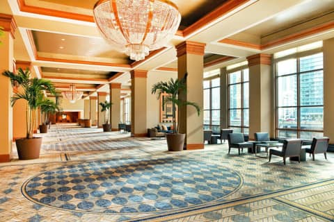 Sheraton Grand Chicago Riverwalk — photo 2