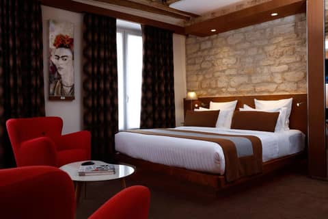 Select Hotel — hotel room