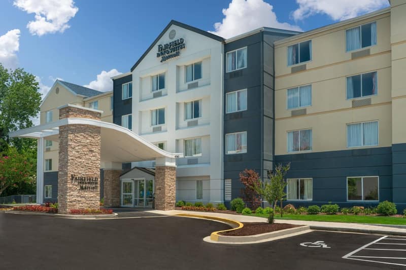 Fairfield Inn & Suites Memphis I-240 & Perkins — building