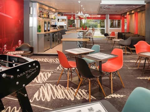 ibis Lyon Gerland Rue Merieux — lounge