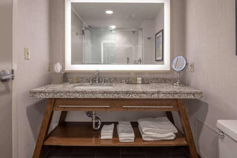 DoubleTree by Hilton Dallas-Farmers Branch — photo 3