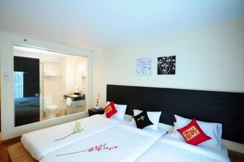 Boss Suites Nana Hotel — hotel room