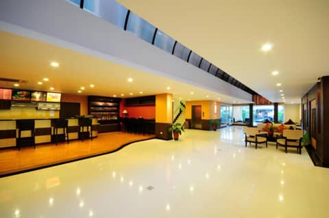 Boss Suites Nana Hotel — recepcion & lobby