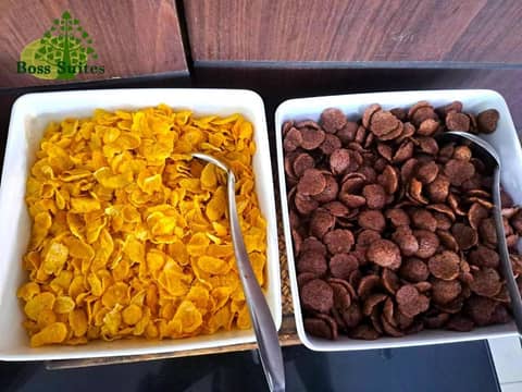 Boss Suites Nana Hotel — dining