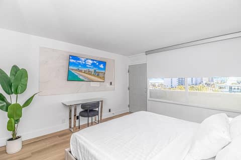 Fifth and Ocean — hotel room